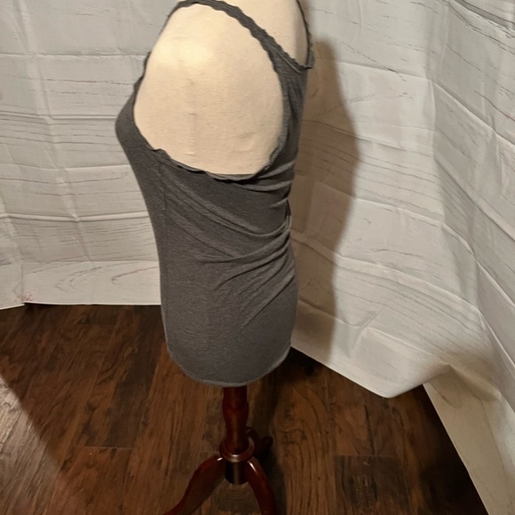 Gap tank top - Picture 2 of 4